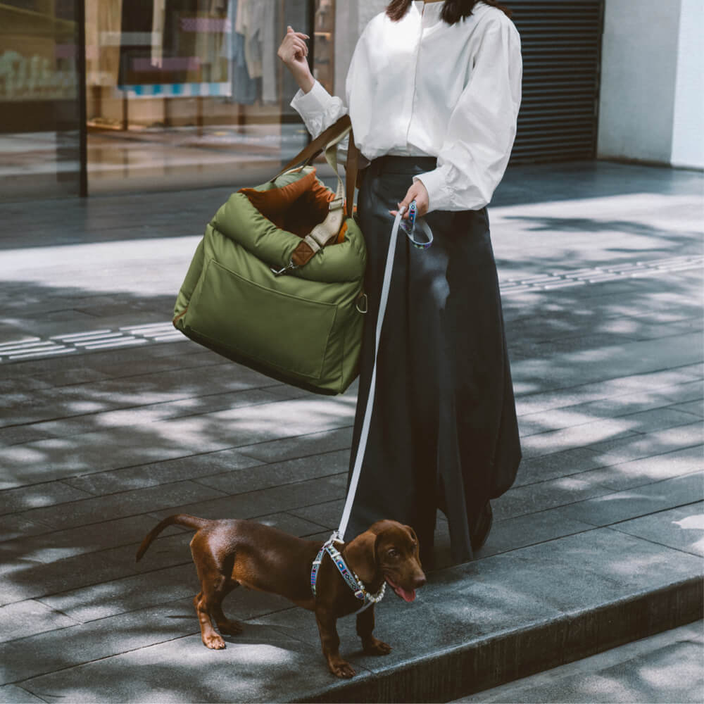 Lit rehausseur de luxe pour siège d'auto pour chien en similicuir - Urban Voyager