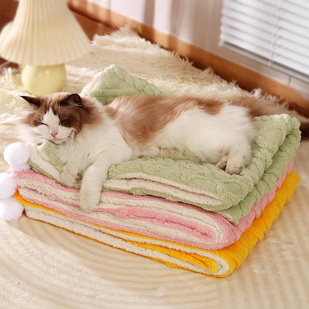 Double-Sided Cozy Anti-Static Dog & Cat Blanket With Neck Support Pillow