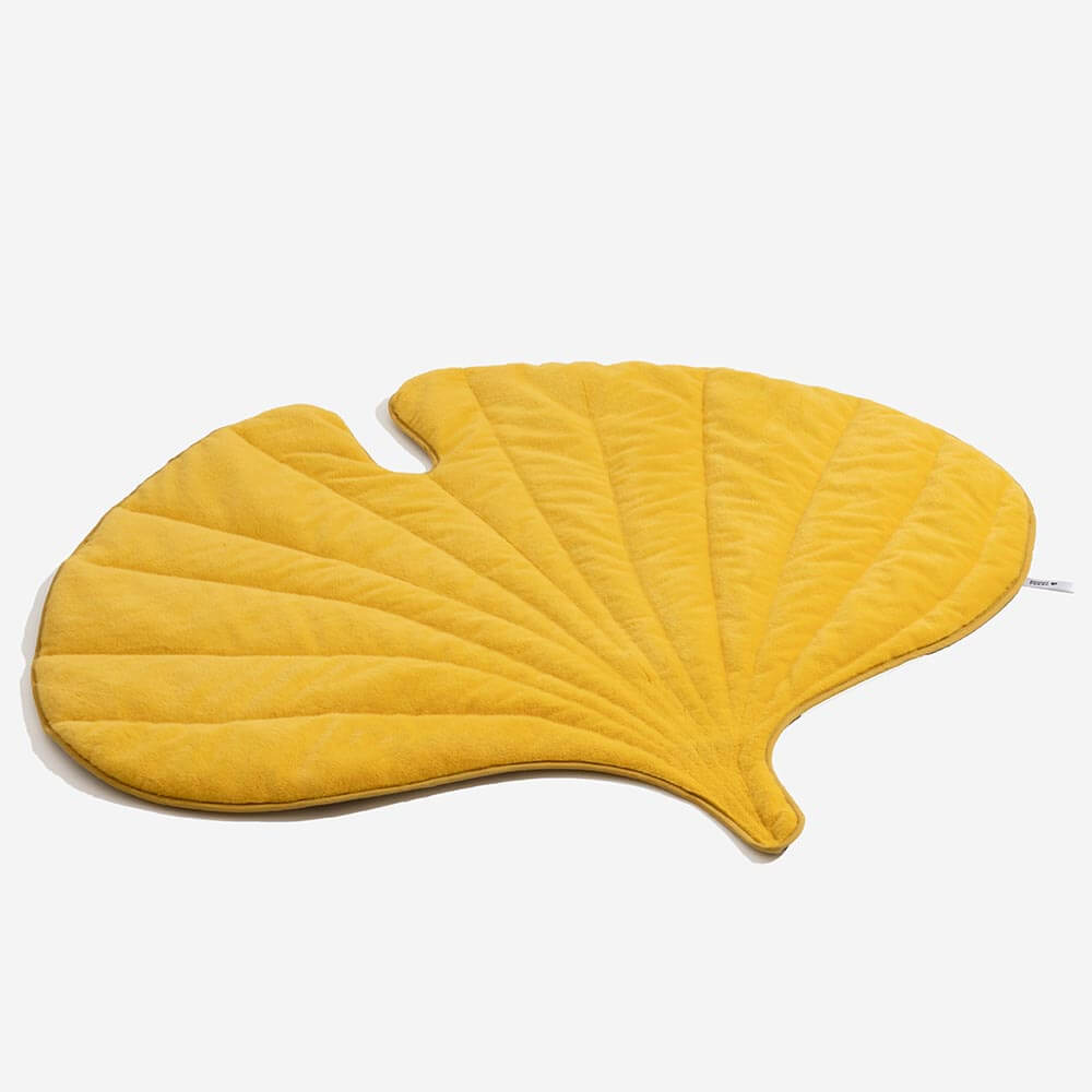 Tapis pour chien lavable en forme de feuille en peluche - Le collecteur de feuilles