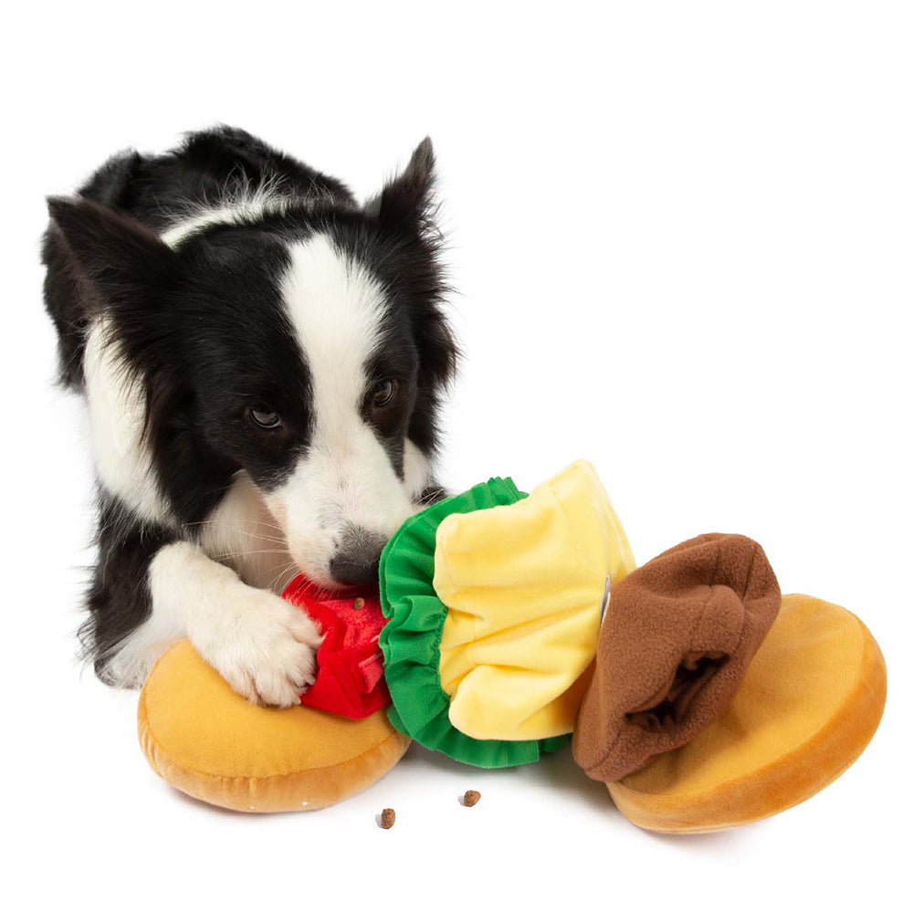 Ensemble de panier-cadeau de jouets pour chiens | Des friandises en peluche à mâcher grinçantes, des jouets interactifs