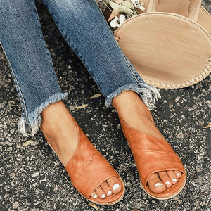 Casual sandals with round toe